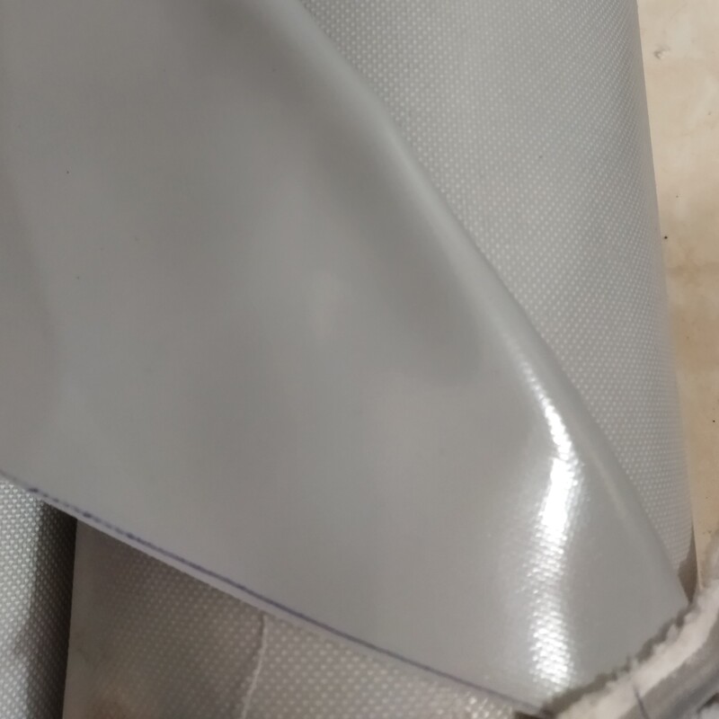 پارچه برزنت کانتینری عرض 3 متر  دو رو  درجه یک ضد آب رنگ طوسی روشن  وزن بالا خانه چادر